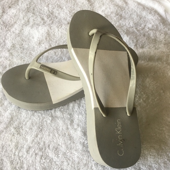calvin klein white flip flops